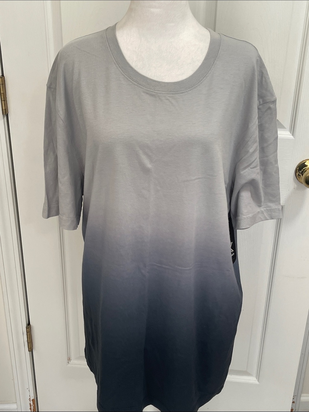 Xersion Women’s Gradient Crewneck Tee in Light Gray to Charcoal SZ- XL